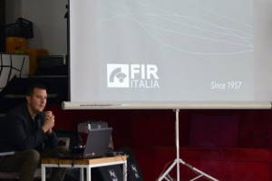 Iznajmljivanje projektora za poslovni događaj Fir Italia